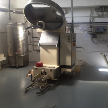 Immagini Stock - Imbottigliatrice Automatica Per Vino Monoblocco In  Fabbrica Di Vino.. Image 178340798